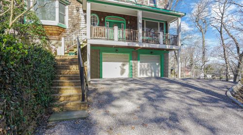 26 Springfield Rd, Scotts Beach, NY 11789-2825