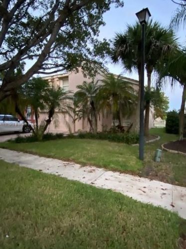 4915 165th Ave, Hollywood, FL 33027-4901