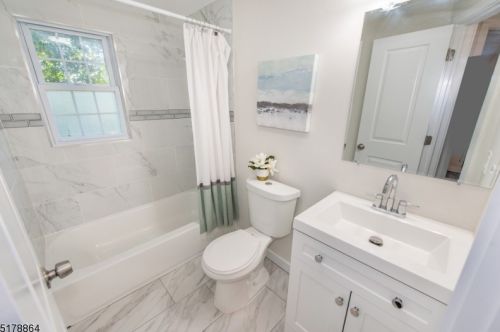 1058 Mayfair Dr, Rahway NJ  07065-1909 exterior