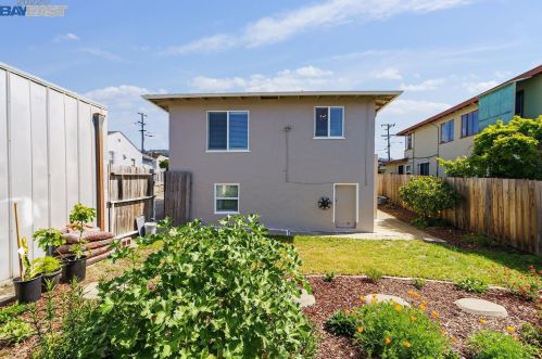 3401 Dakota St, Oakland CA 94602-3801 exterior