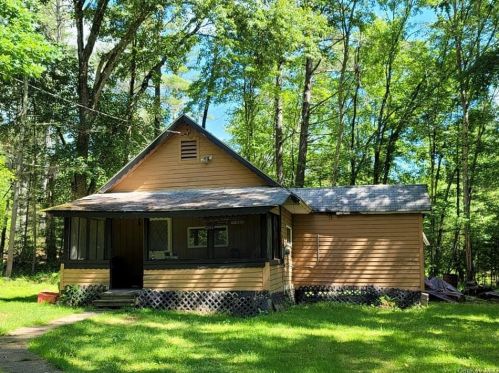 192 Mail Rd, Barryville, NY 12719-5411