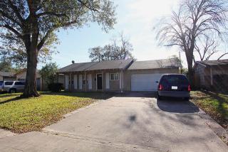 6825 Concho St, Houston TX  77074-6114 exterior