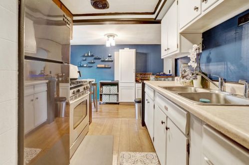 7025 Lindberg Ave, Hammond IN 46323-2137 exterior