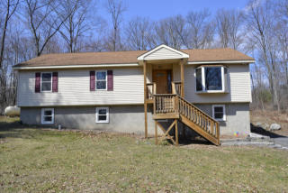 2729 Hedgerow Ln, Stroudsburg PA  18360-7468 exterior