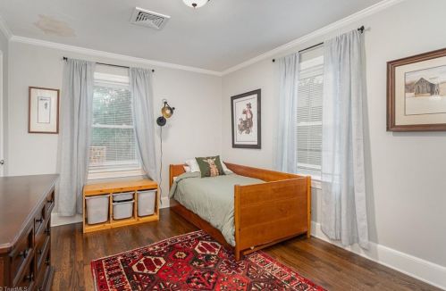 1701 Friendly Ave, Greensboro NC  27403-1238 exterior