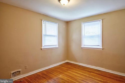 6833 Lee Ave, Camden NJ  08110-6122 exterior