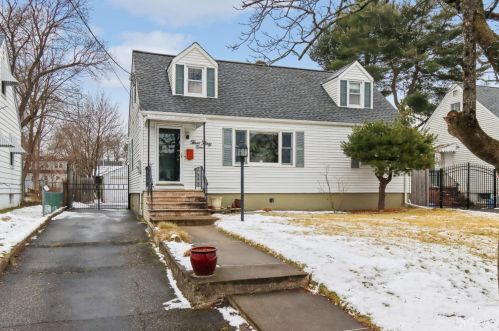 339 Fairview Ave, Green Brook, NJ 08812-1513