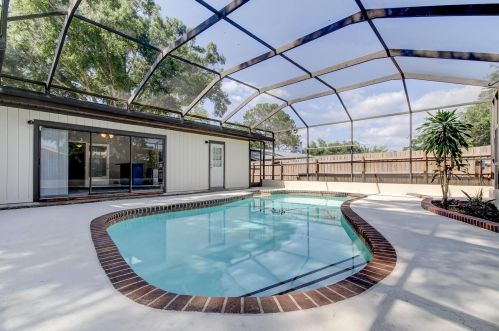 2854 Trailwood Dr, Palm Harbor FL  34684-3250 exterior