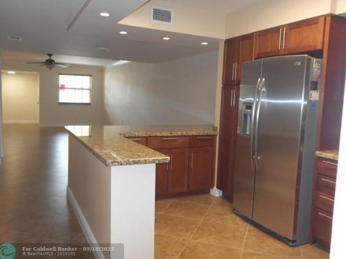 1405 15th Ave, Hollywood FL  33020-3221 exterior