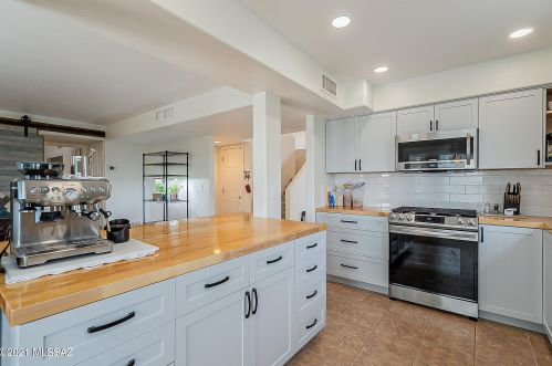 2587 Wayward Wind Way, Tucson, AZ 85745-3558