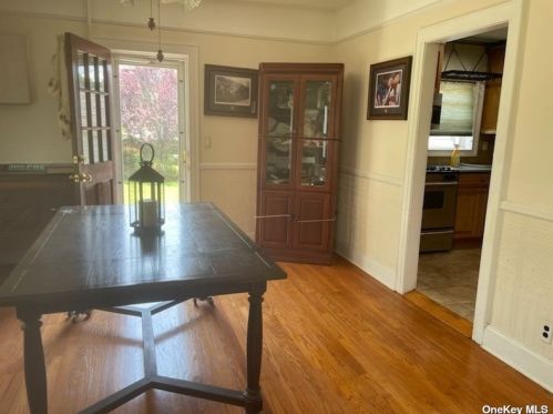 10 Maple Dr, North Lindenhurst NY  11757-1308 exterior