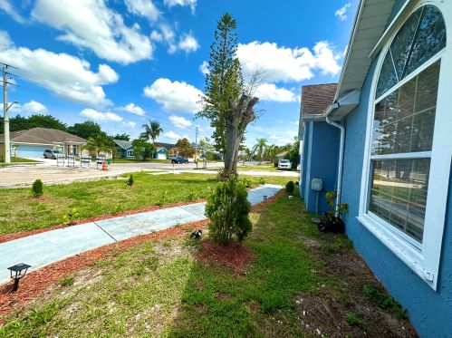 2062 Floresta Dr, Fort Pierce FL  34984-4706 exterior