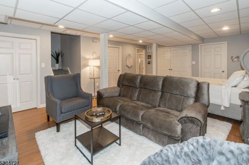 4 Stevens Ln, Martinsville NJ  08836-2249 exterior