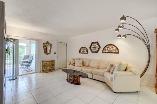 94 Stratford G, West Palm Beach, FL 33417-6740