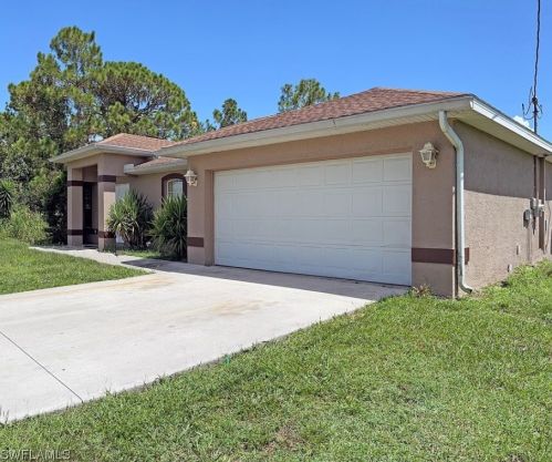 866 Carbon St, Lehigh Acres, FL 33974-9506