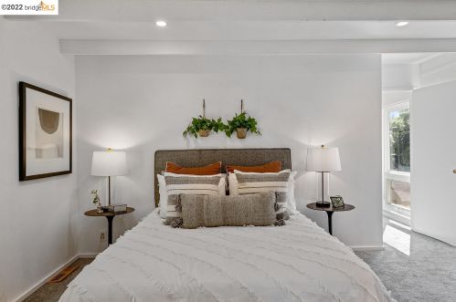 5857 Ascot Dr, Oakland CA 94611-1711 exterior