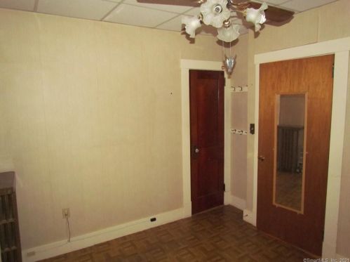 32 Denison Ave, Groton CT  06340-4415 exterior