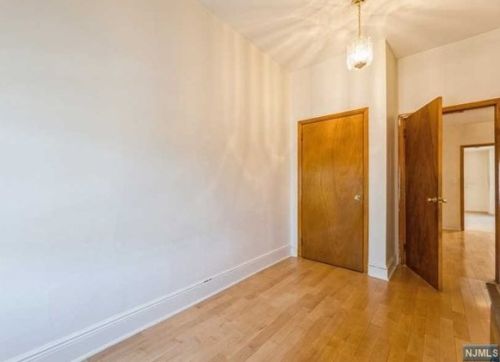 886 Broadway, Bayonne NJ  07002-3033 exterior