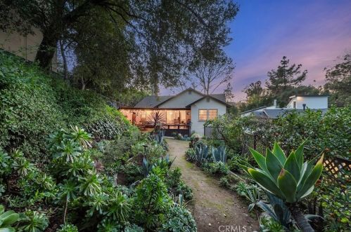 3870 Carpenter Ave, North Hollywood CA  91604-3729 exterior