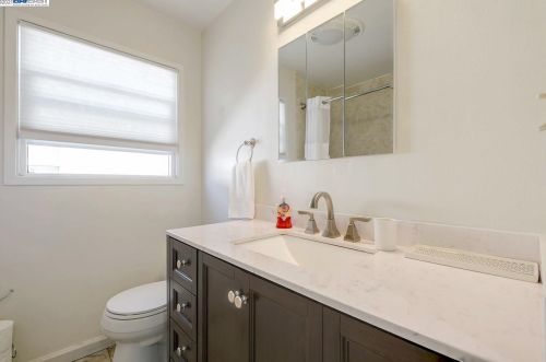 15928 Via Alamitos, San Lorenzo CA  94580-1435 exterior