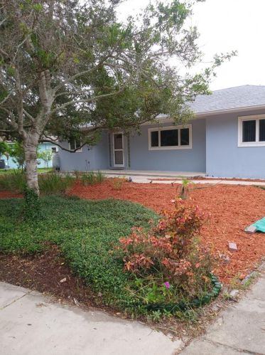 753 Charlotte Ave, Tarpon Springs, FL 34689-2106