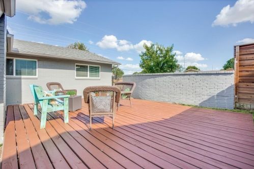 2131 Blossom Ln, Richardson TX  75081-4703 exterior