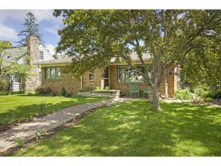 228 Washburn Ave, Minneapolis MN  55405-1751 exterior