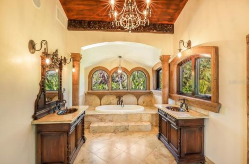 2718 Casey Ky Rd, Nokomis FL  34275-3306 exterior