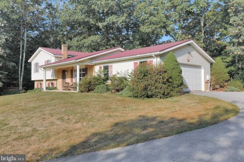 114 Climbing Ivy Ln, Falling Waters, WV 25419-3579
