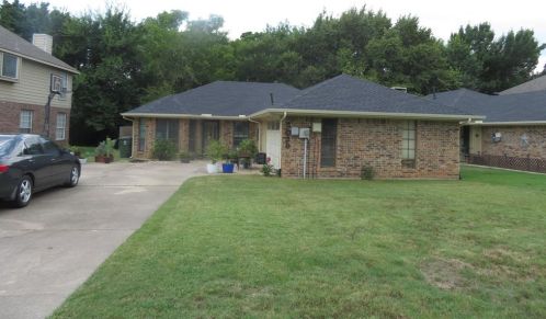 5029 Creekwood Dr, Lewisville TX  75028-1914 exterior