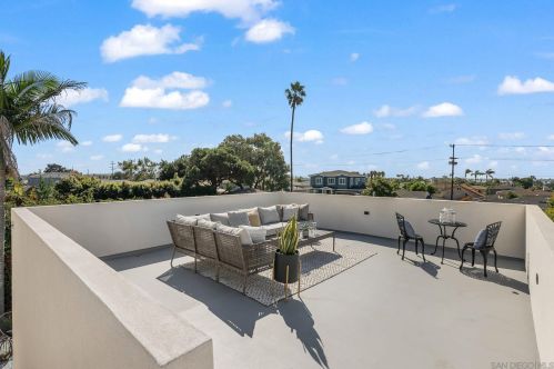 1855 Frankfort St, San Diego CA  92110-3514 exterior