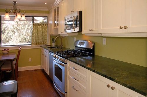 24 Rockhagen Rd, Thornwood NY  10594-2127 exterior