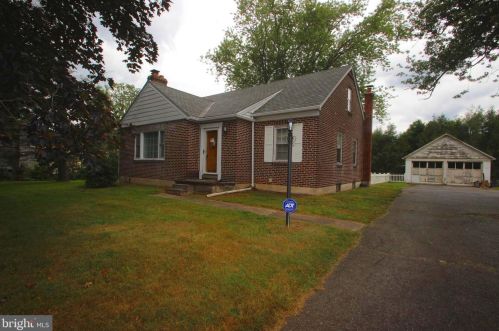 373 Concord Rd, Glen Mills PA  19342-1403 exterior