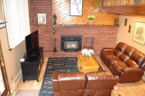 9 Rolling Hills Dr, Panamoka NY  11961-2305 exterior