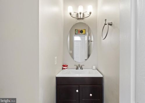 317 Baish Dr, Leesburg VA 20175-6149 exterior