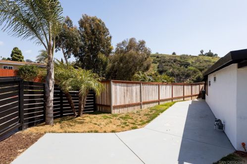 725 Teaberry St, Encinitas CA  92024-3353 exterior