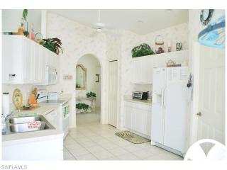586 Crossfield Cir, Naples FL  34104-4725 exterior