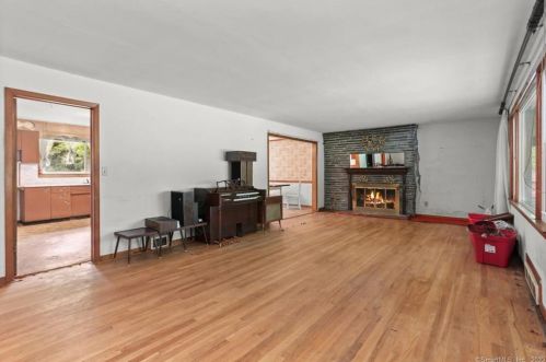 249 Dayton Rd, Bridgeport, CT 06606-3116
