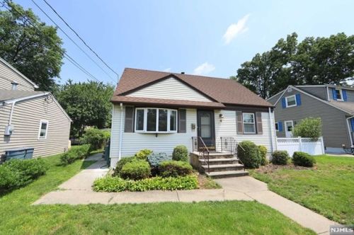 16 Madison Ave, River Edge, NJ 07661-2129