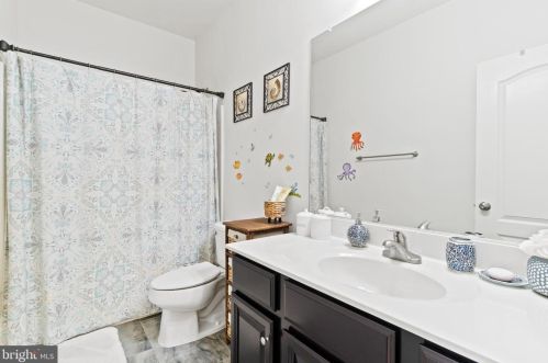 13846 Estate Manor Dr, Gainesville VA 20155-5951 exterior