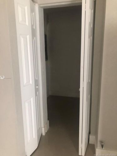 1481 9th Ct, Hialeah FL  33010-3331 exterior