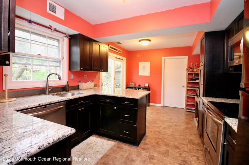 111 Princess Anne Dr, East Freehold NJ  07728-3066 exterior