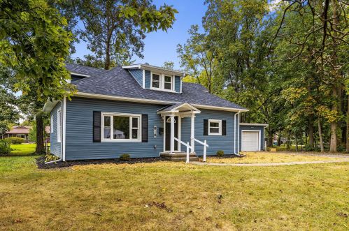 818 8th St, Marysville, OH 43040-1348