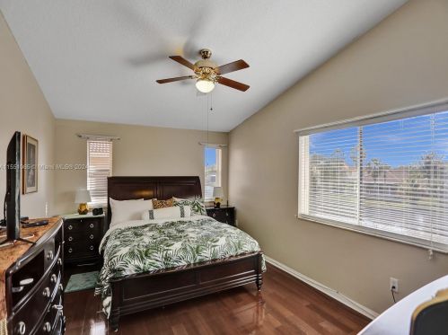 1282 192 Ave, Hollywood FL 33029-5823 exterior