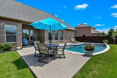 1155 Sunlight Dr, Lewisville TX  75028-4051 exterior