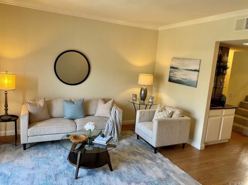 10800 Peach Grove St, North Hollywood, CA 91601-4675