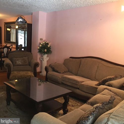 2254 Friendship St, Philadelphia, PA 19149-1325