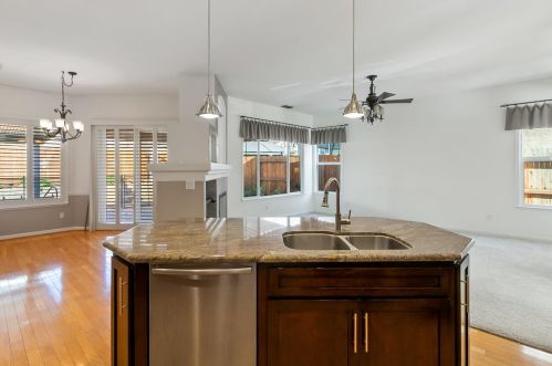 9247 Brown Rd, Elk Grove CA  95624-3917 exterior