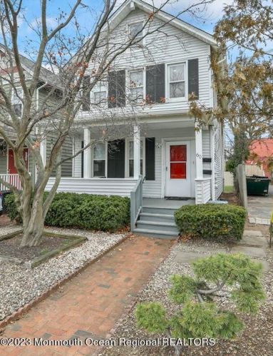 60 Oakland St, Tinton Falls, NJ 07701-1104
