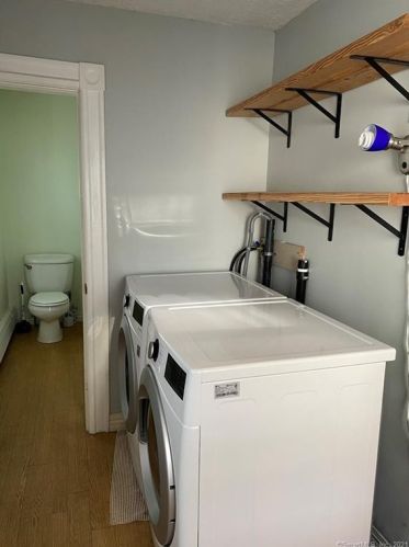 58 Grove St, Windsor Locks CT  06096-1828 exterior